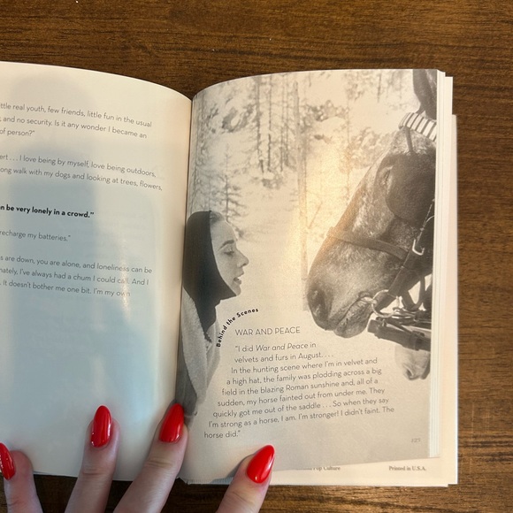 How to Be Lovely: The Audrey Hepburn Way of Life be Melissa Hellstern Book - Picture 6 of 6